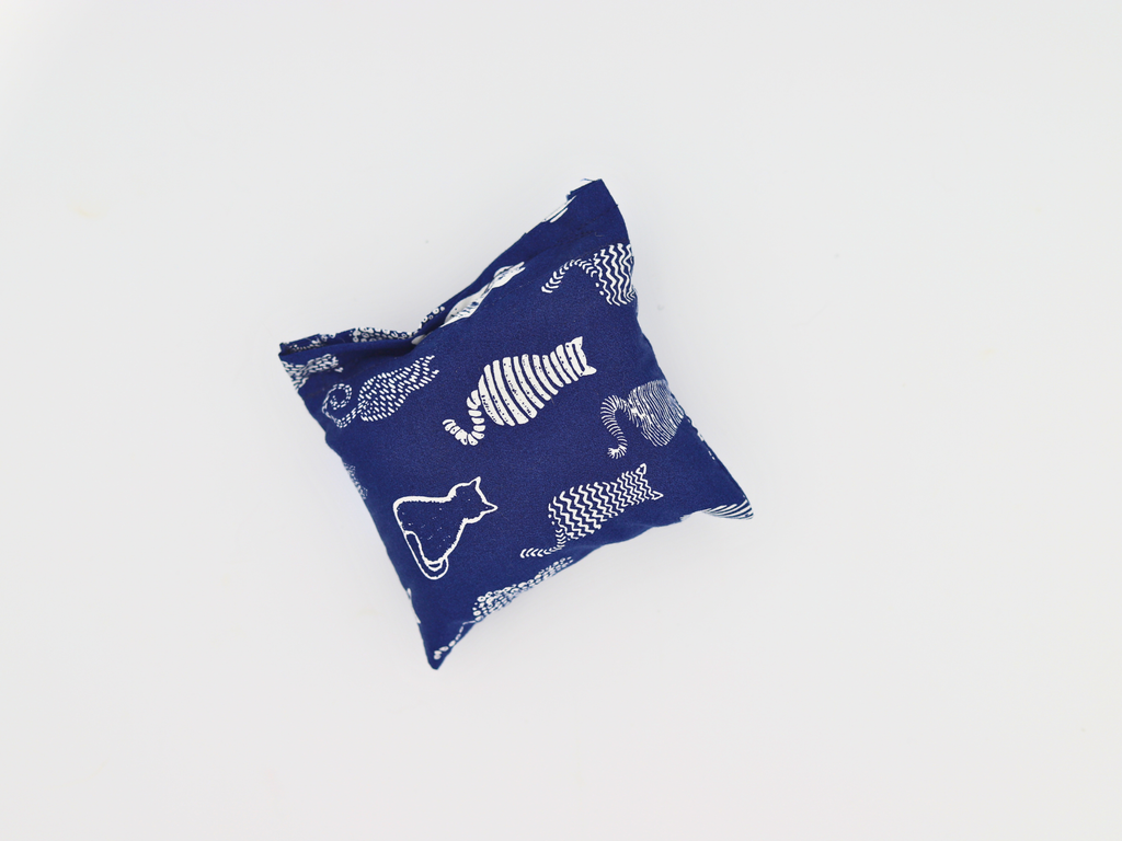 Snowball - Cat Show Live - Meow Avenue Cat Store