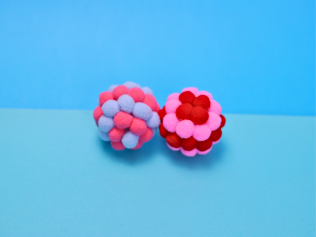 Meow Rattle Pom Balls! - Meow Avenue Cat Store